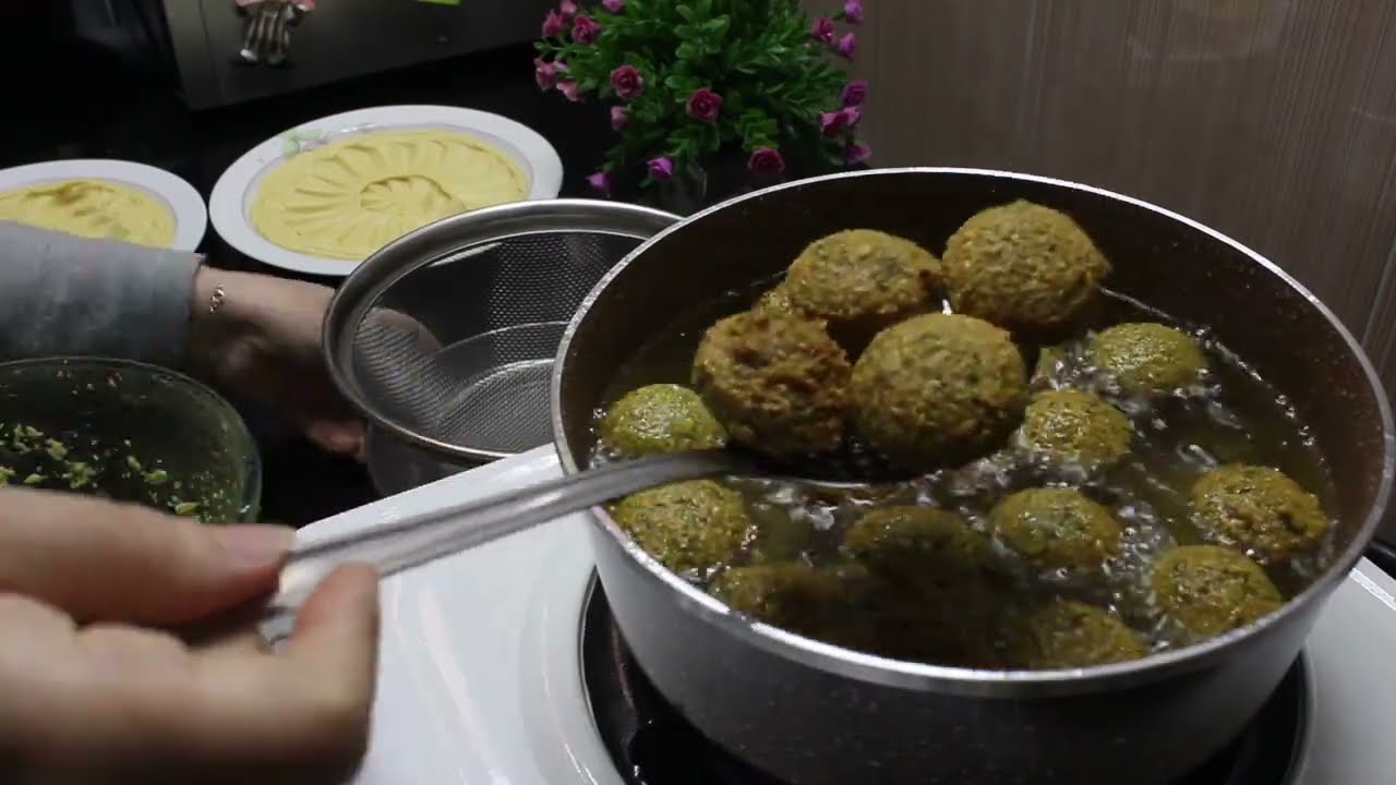 فلافل الطوارئ المقرمشة وحمص بطحينة كريمية والطعم لا يقاوم