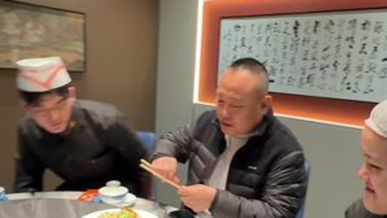 四岁会做饭有天赋，进入厨房开始学手艺