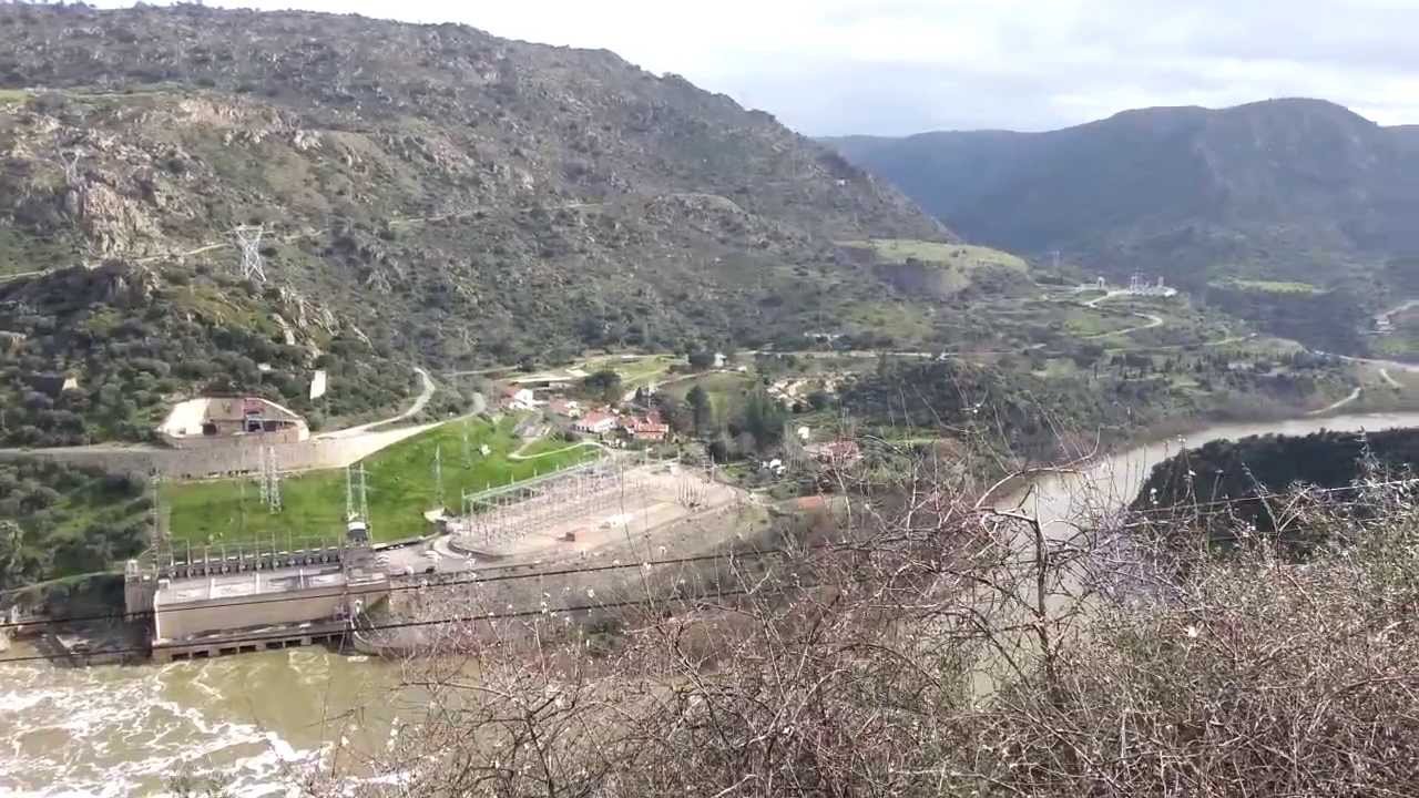 Saucelle desembalsando