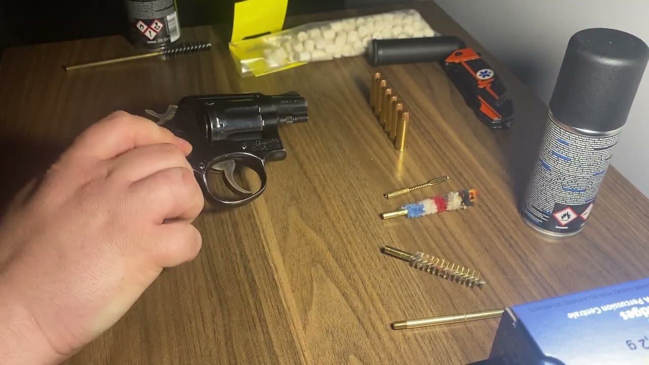 Czyszczenie rewolweru Smith & Wesson 5-10