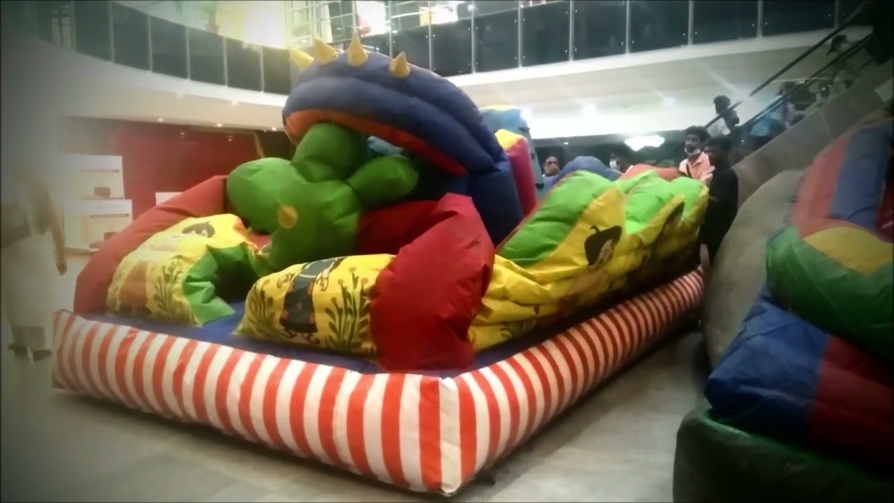 Bouncy castle inflation and deflation - Timelapse