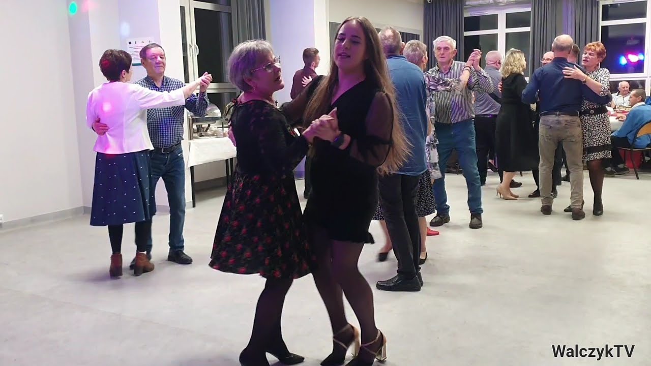 13 02 2026 w tak fantastycznej atmosferze Ania z Karolinką wirują po parkiecie w Przytyku 