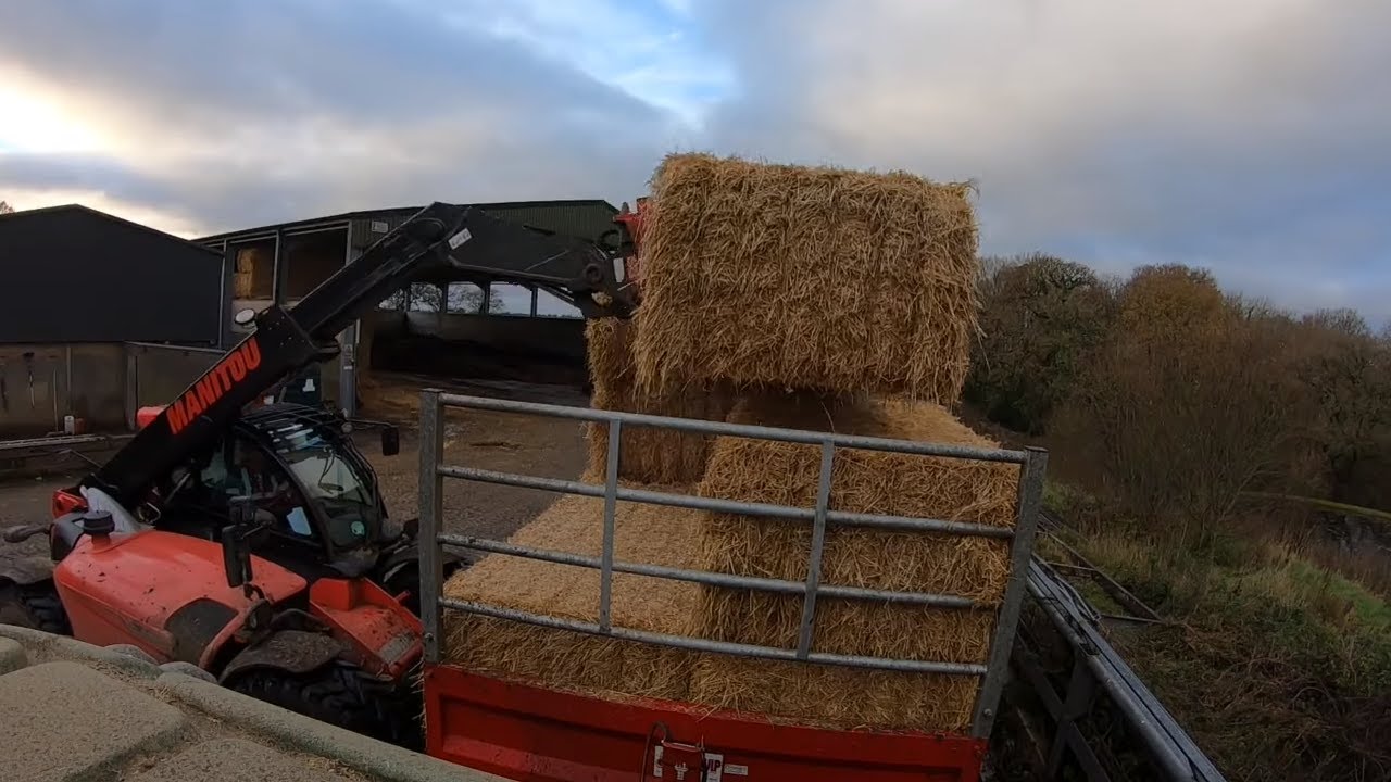 STRAW IS ON THE MOVE! MANITOU + JD 6620!