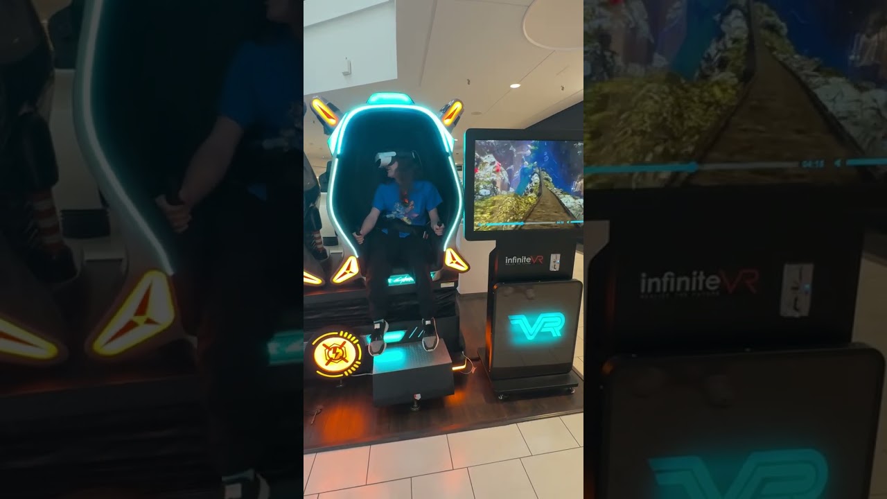 Jo-Flash тестирует VR-симулятор кинотеатра CyberX.