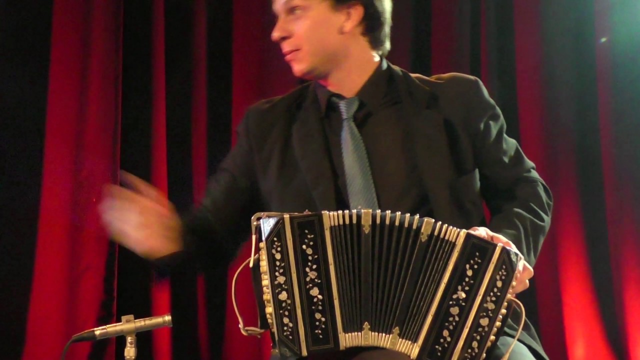 Nicol&aacute;s Maceratesi: Bandoneon demonstration part 2