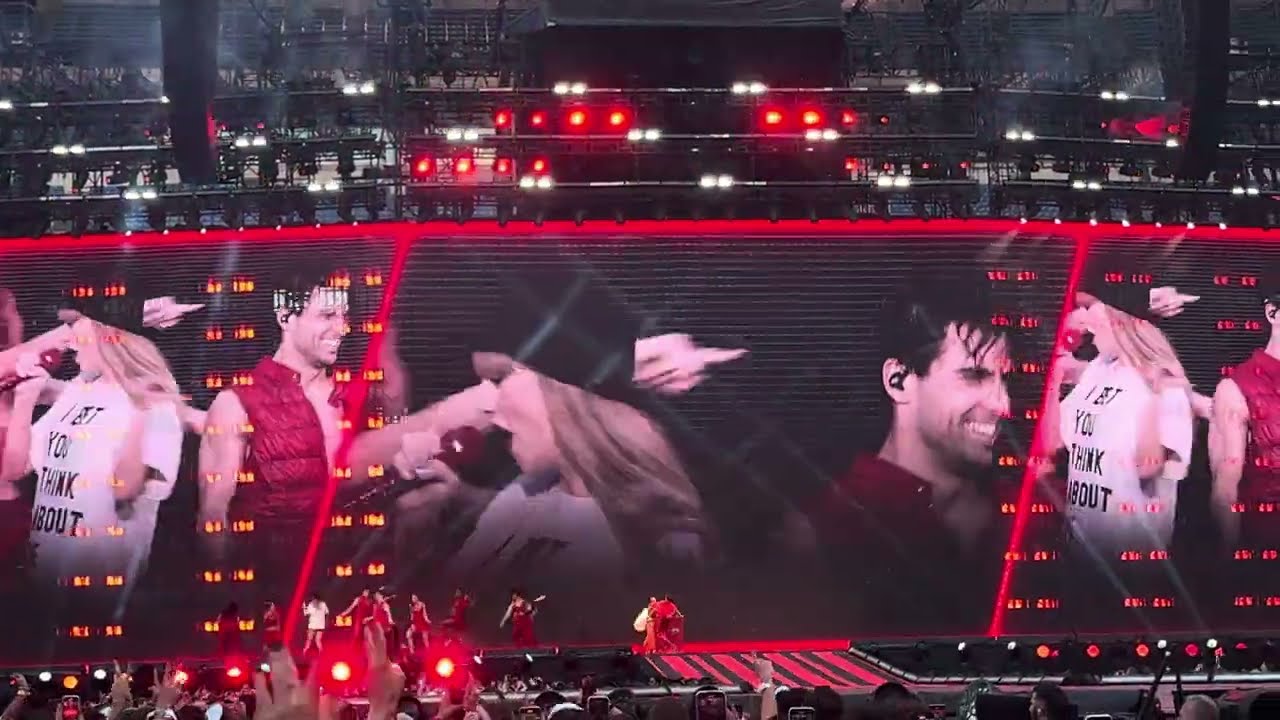 Taylor Swift-22-The Eras Tour Milan