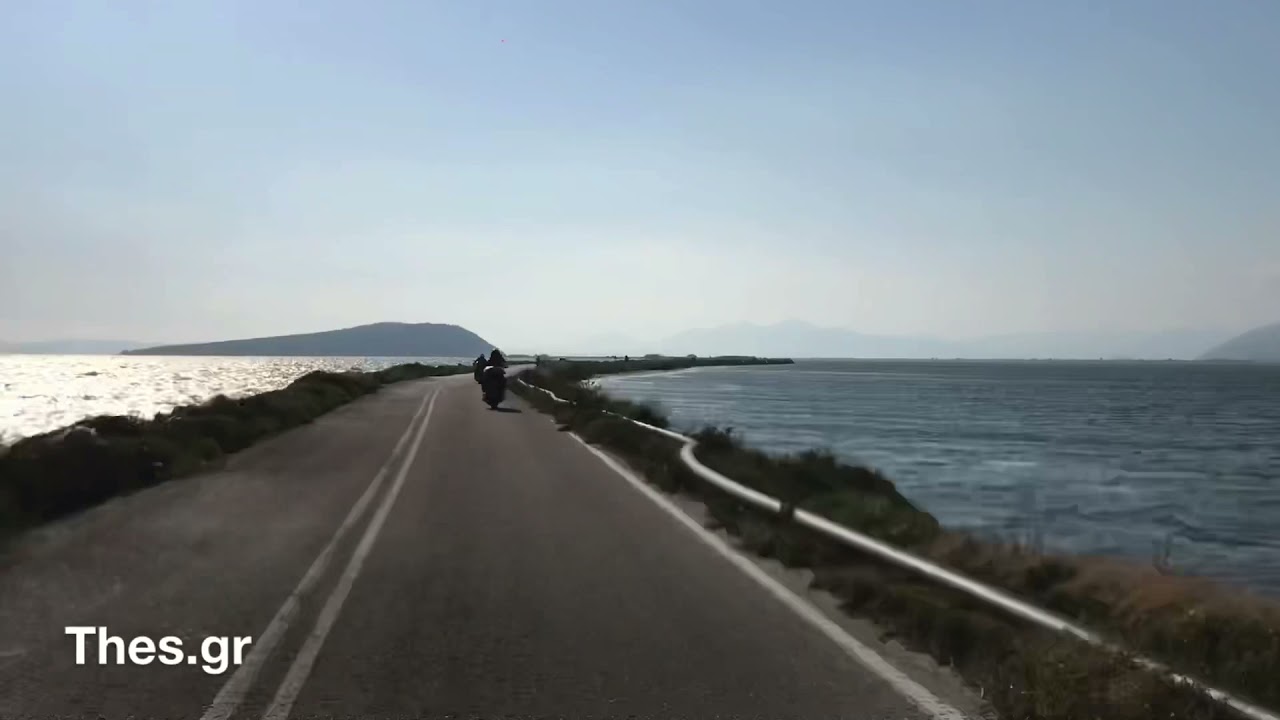 Κορωνησία Αρτας: Μία μοναδική διαδρομή με μηχανή σε μία στενή λωρίδα γης