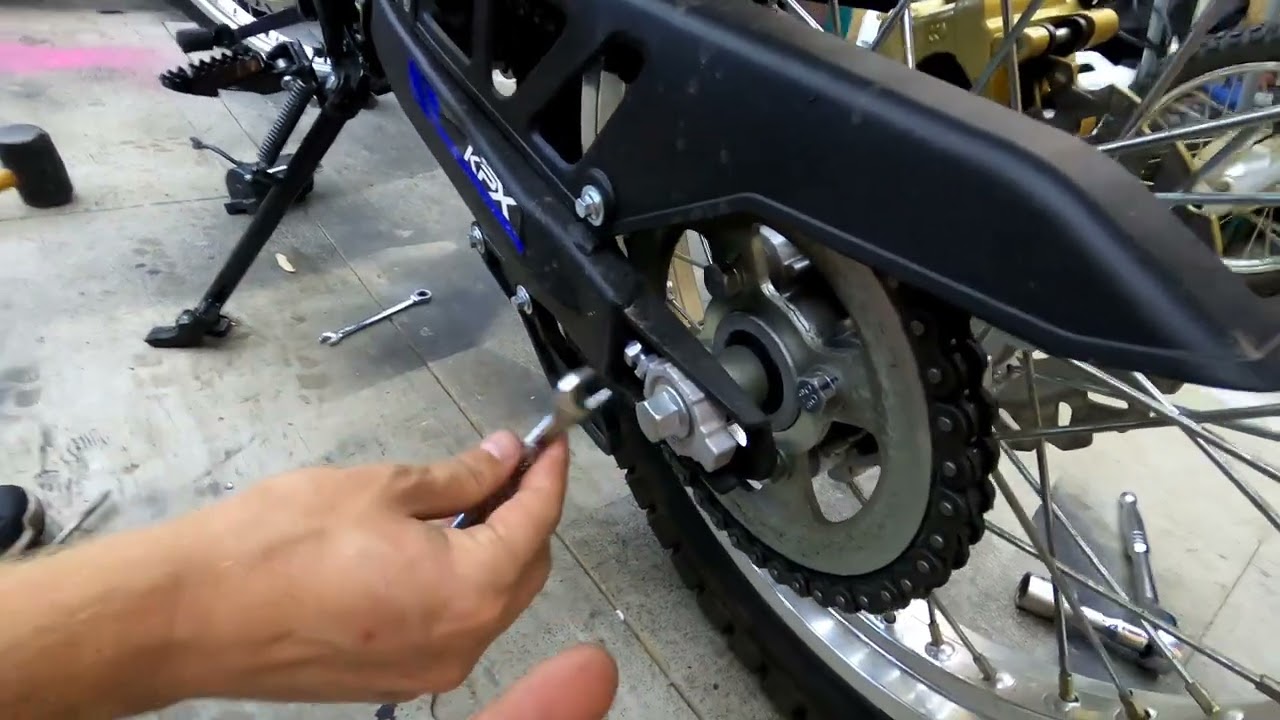 Pre-ride Chain Adjustment on Lifan KPX 250