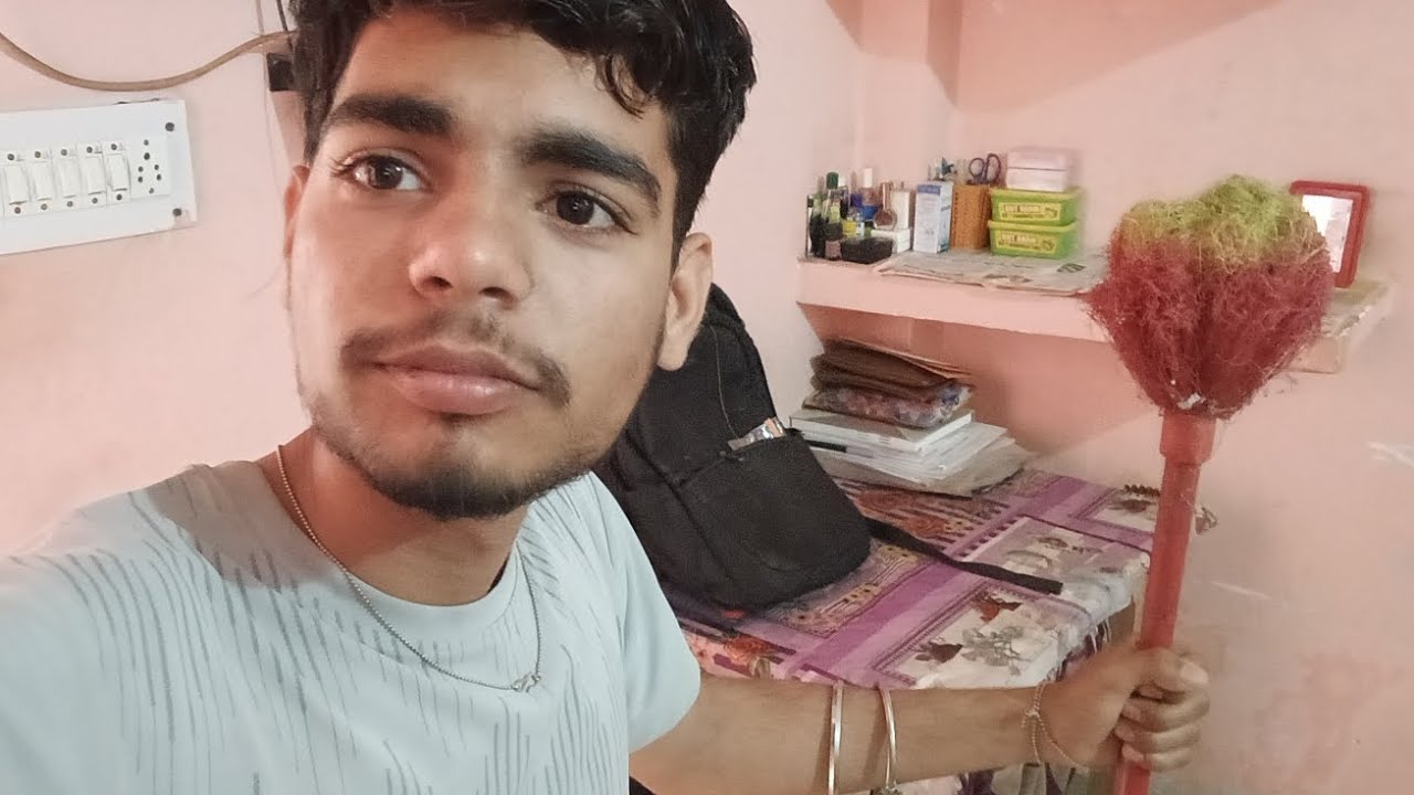 Holi ki saaf safai chalu😅😍