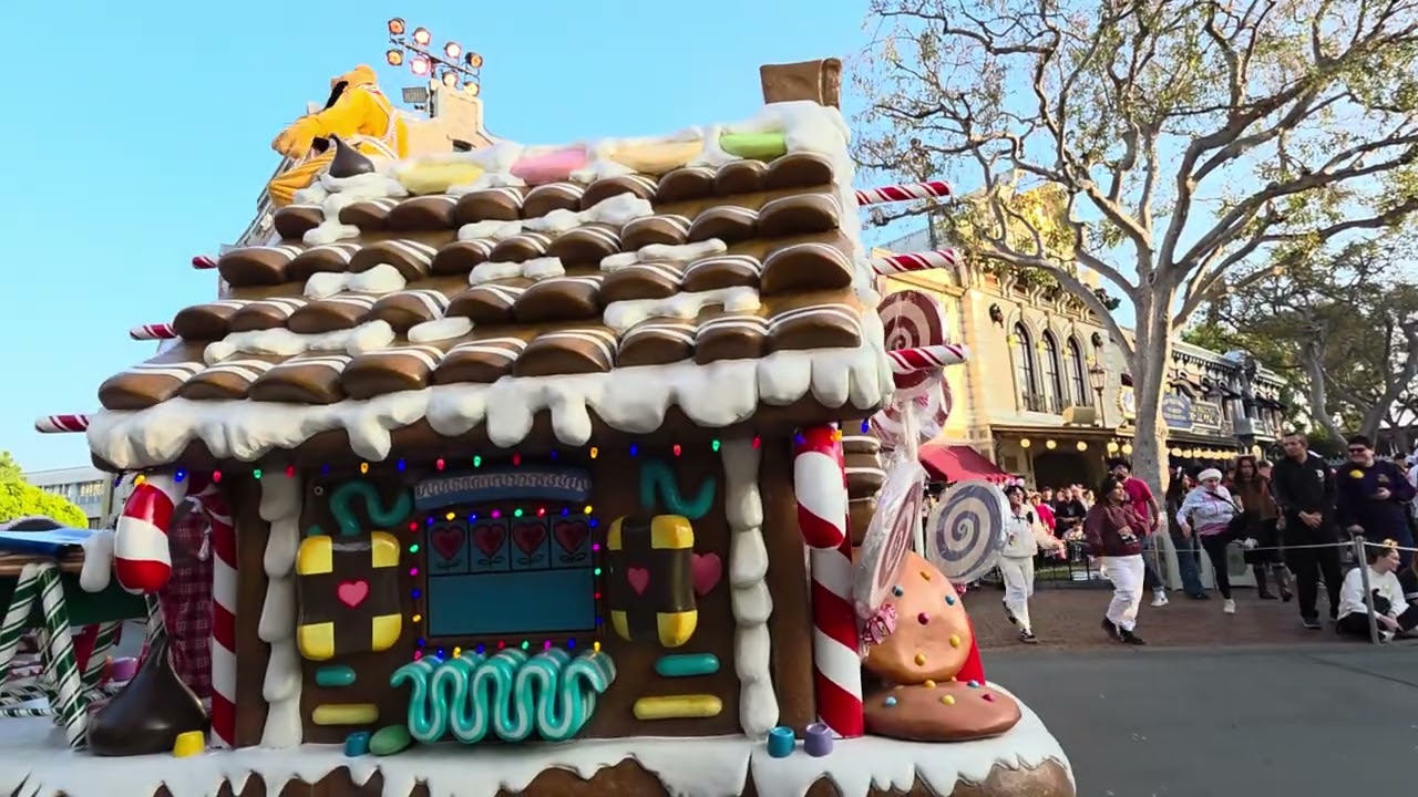 Disneyland's Christmas Fantasy Parade 2025