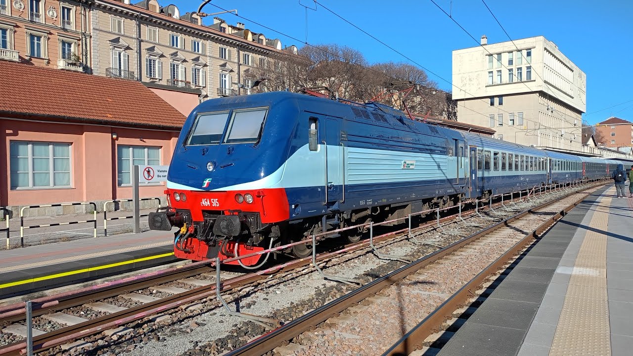 TTI in partenza dal binario 20 di Torino P.N. per Palermo Centrale/Siracusa.