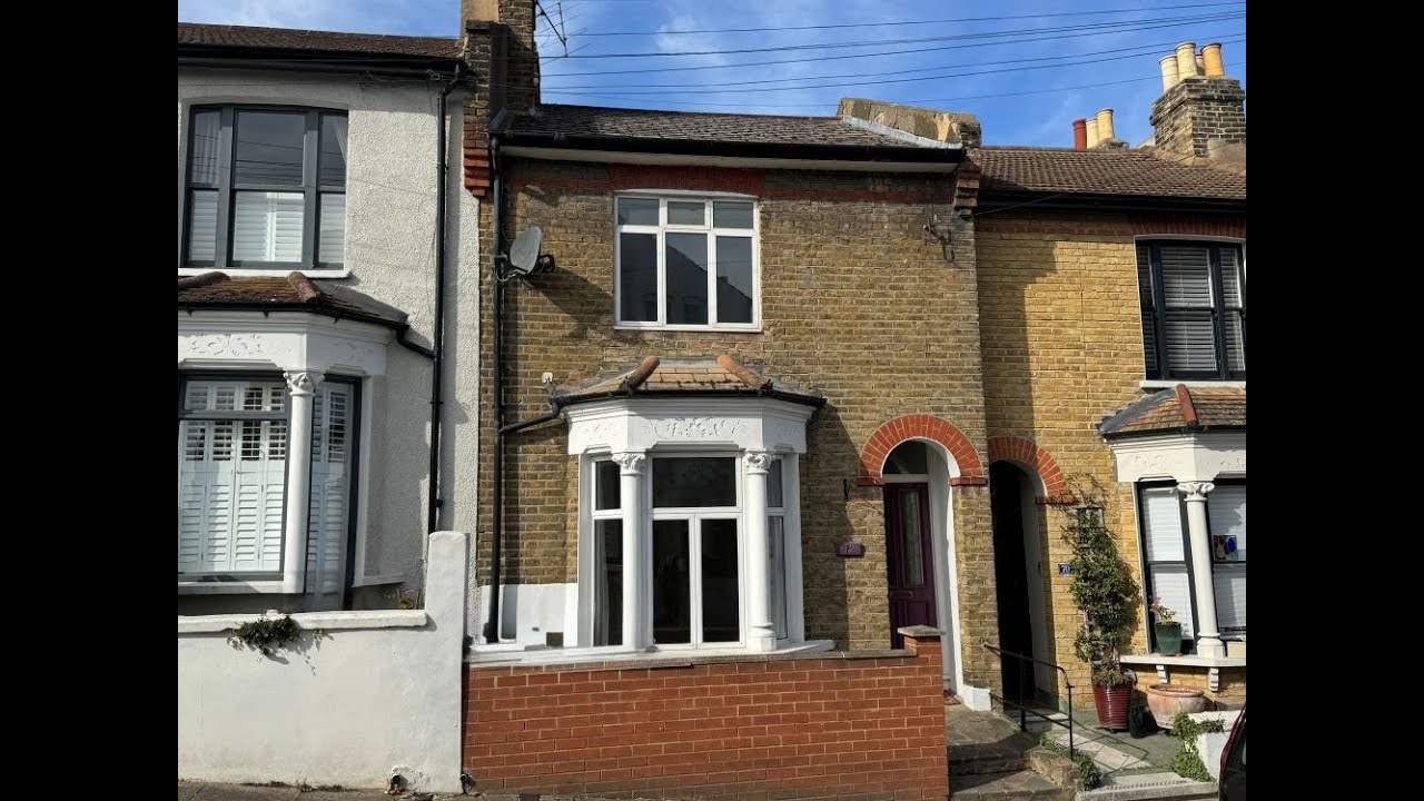 Charming, three double bedroom Victorian Terrace in Plumstead being offered chain free