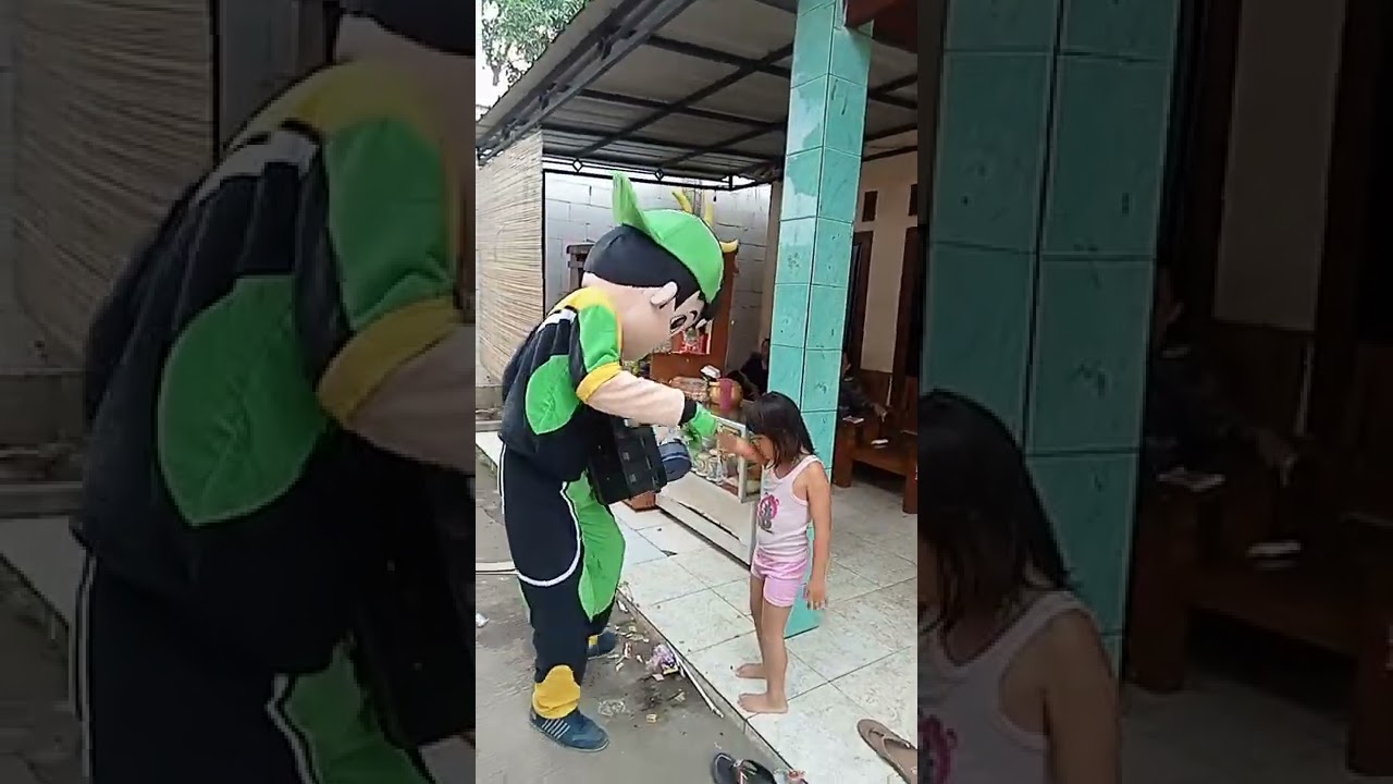 Siti mau mandi malah nyawer badut bobo boy...
