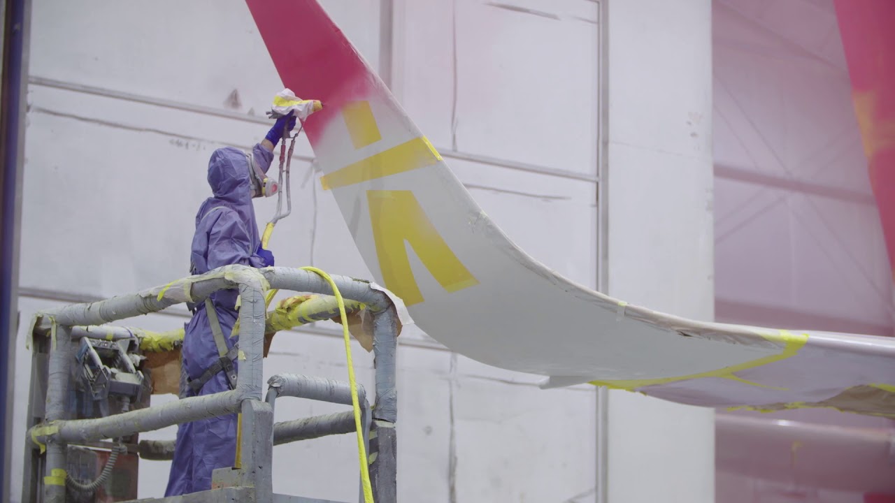 Canadian North, Boeing 737-300 repainting timelapse