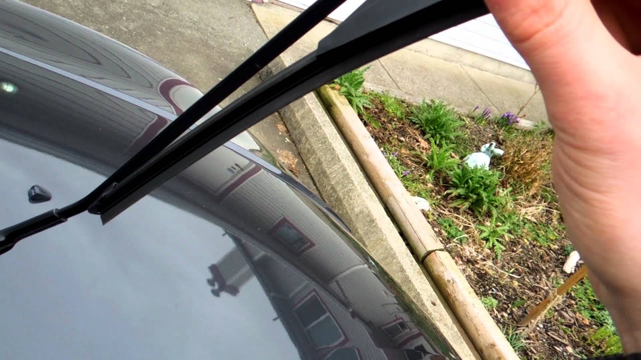 how to change wiper blade on mazda 3 2006