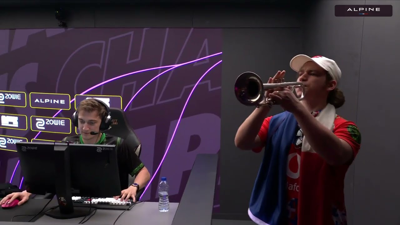 Trumpet guy csgo gets on stage!