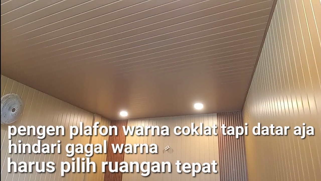 Hanya ruangan ini yang cocok, plafon warna coklat model datar