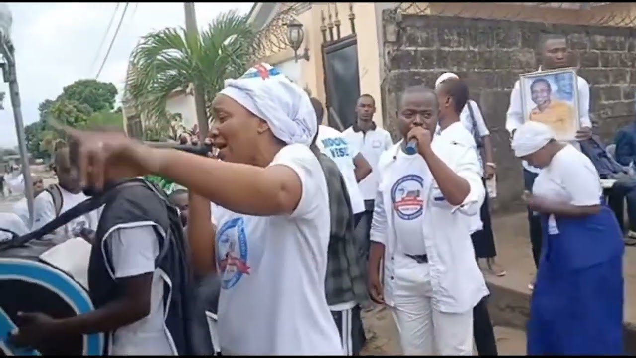 Prestation du groupe Jesuis à l’enterrement de papa Neto 