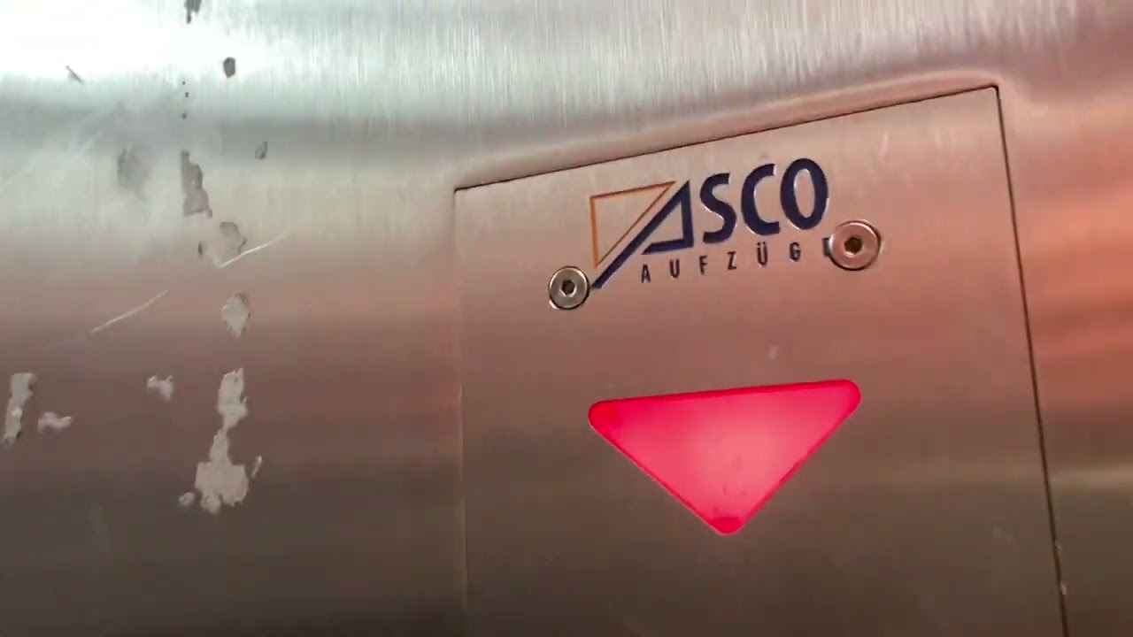 2014 Asco Aufzug in Bahnhof Marienplatz in München