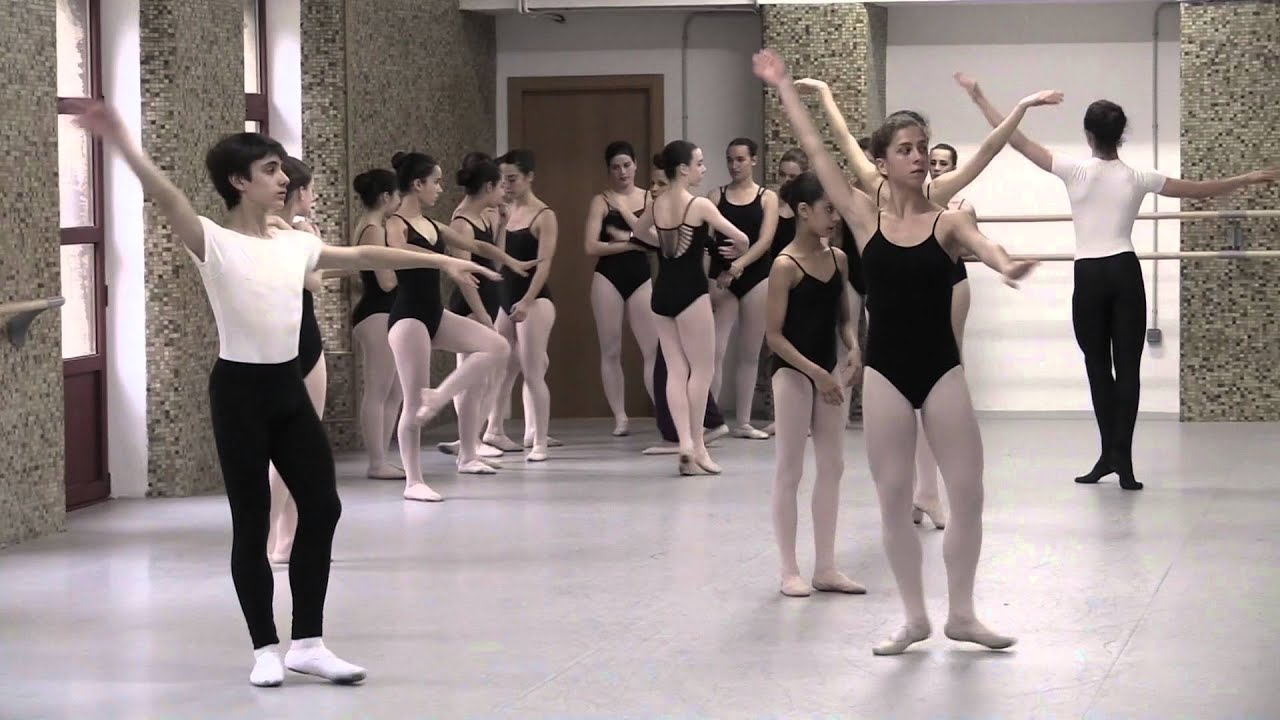 Estudia Danza en el Conservatorio de Gijón