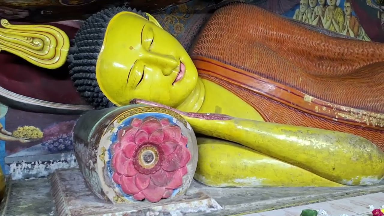 ALUVIHARAYA ROCK CAVE TEMPLE | SRI LANKA