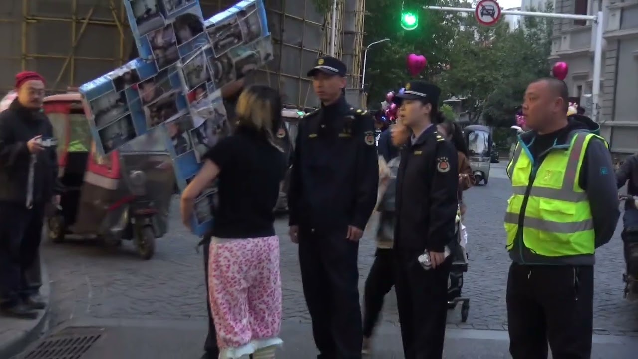 上街罚睡 武汉废船