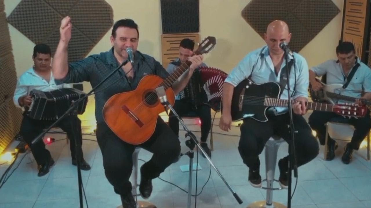 Los Hijos de Los Barrios - Me Está Matando Tu Amor / Te Necesito Tanto
