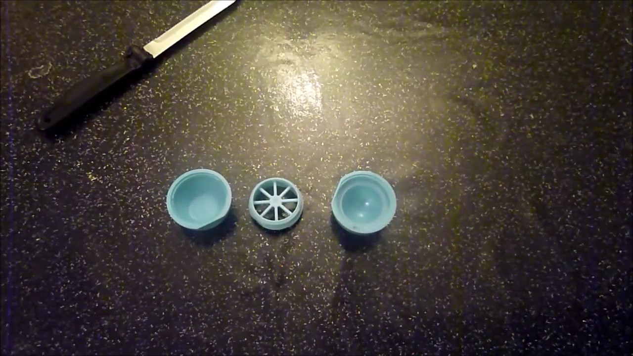 How to seperate the divider in the EOS Lip Balm!