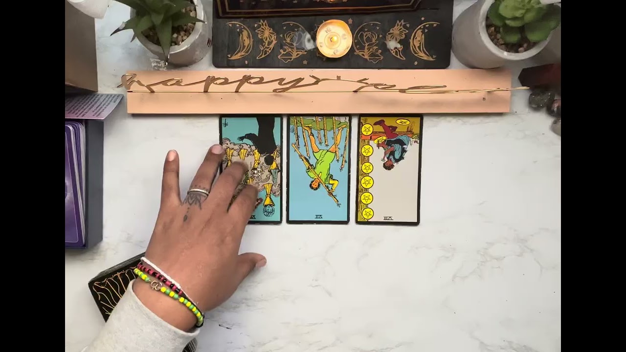 ♓️ PISCES - This time you’re standing on business pieces. #pisces 