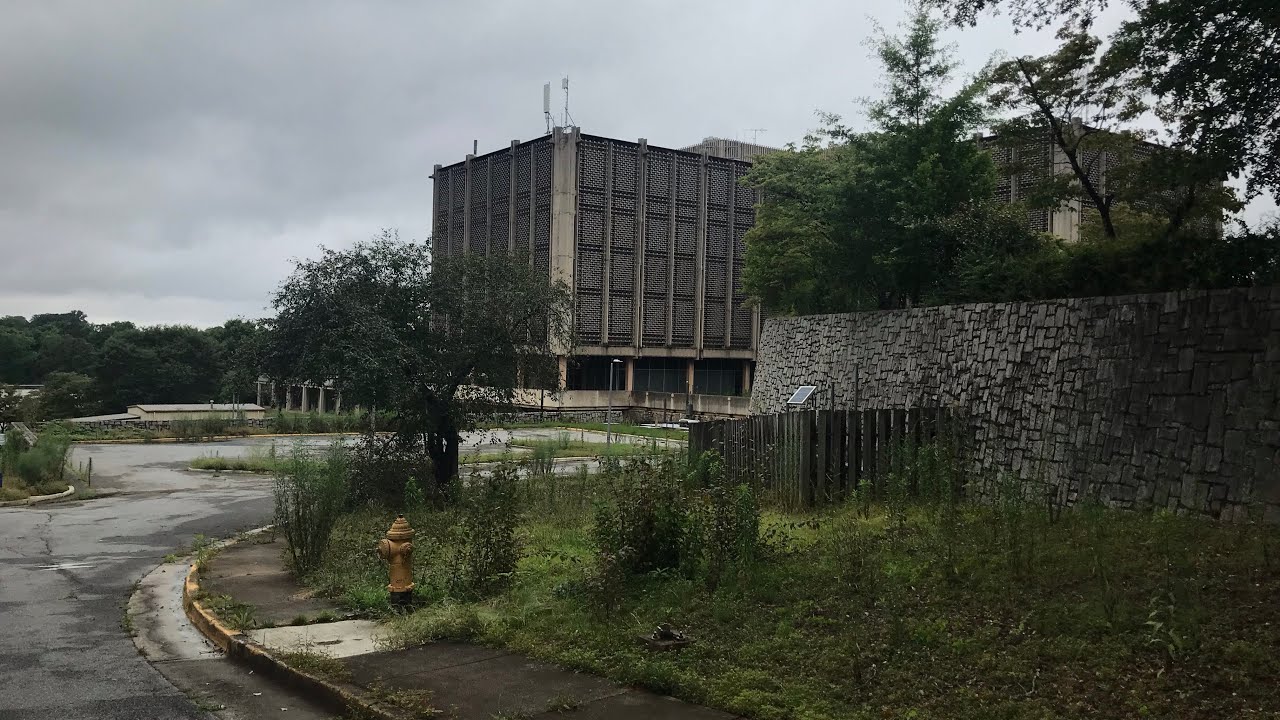 Exploring abandoned Hawkins lab from stranger things! Got confronted by police!