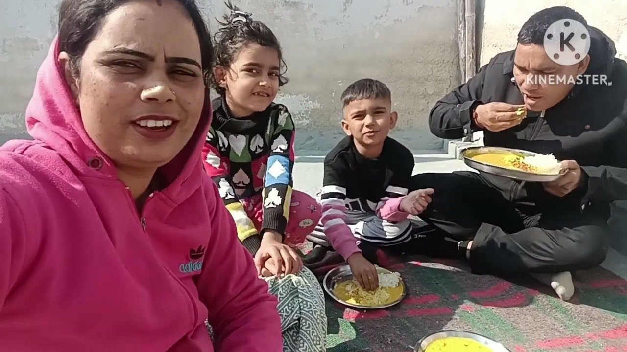 हमने बहुत दिनों बाद ##पूरे परिवार ने## साथ खाना खाया##