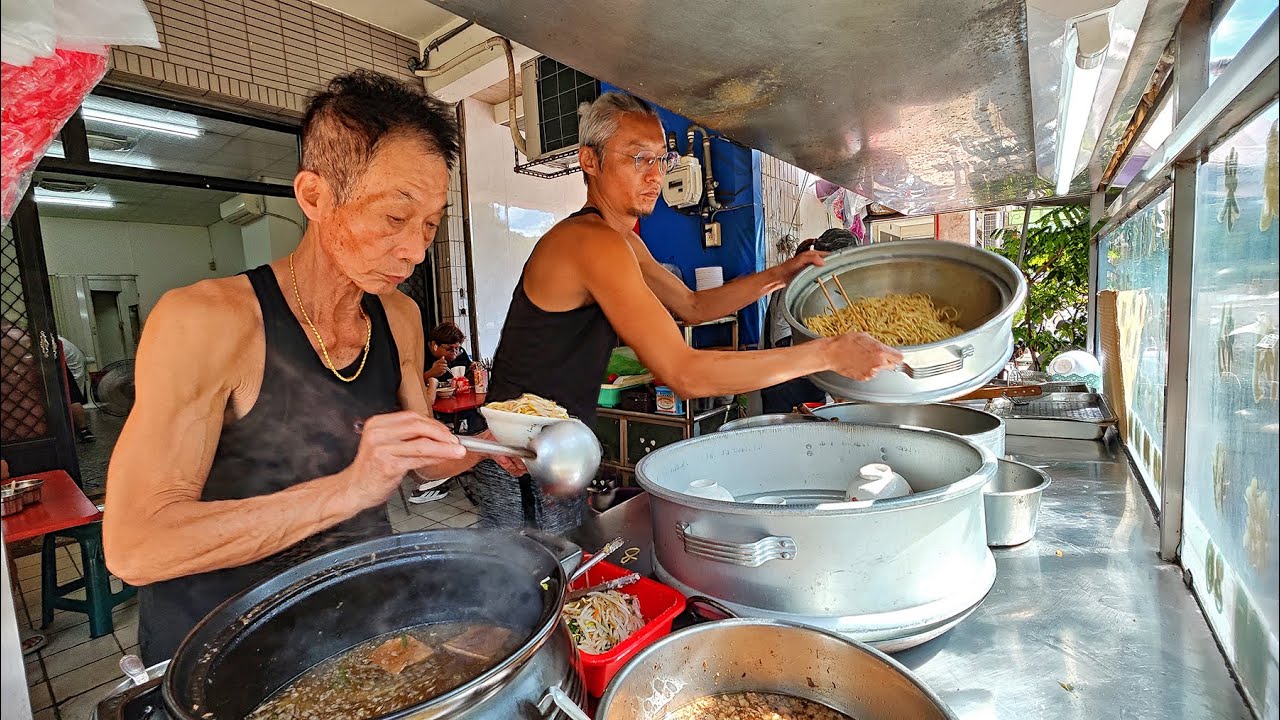 中國醫藥大學學生最愛！隱藏版炒麵,碗粿-中正小吃-台中美食/Students' Favorite! Hidden Gem Fried Noodles and Bowl Rice Cake-台灣街頭美食
