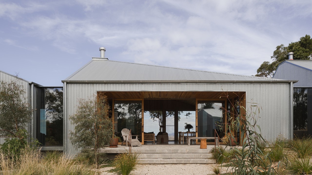 How Three Simple Pavilions Create a Calm Country Home