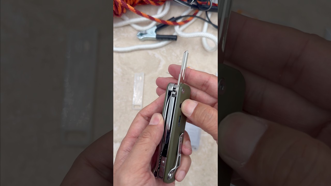FLEX shears blends the two modular system perfectly, to give you a multitool for every adventure.