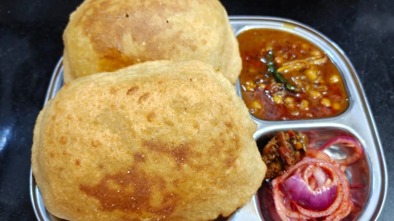 छोले भटूरे रेसेपी | No Maida Only Aaata And Suji |  छोले  भटूरे बनाने की आसान विधि 🤤🤤 #chholebhature