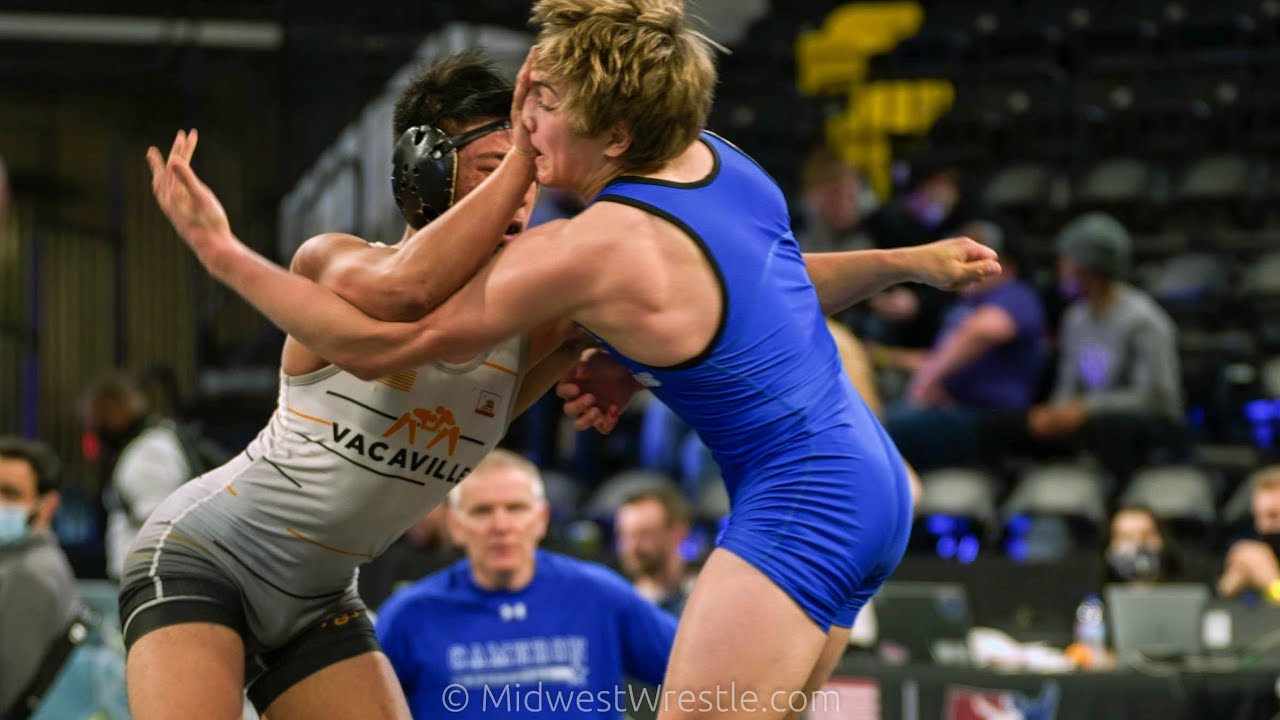 132 &ndash; Eric Almarinez (red) of Fairfield CA defeated Tanner Gerber (green) of Cameron WI by Dec 5&ndash;3