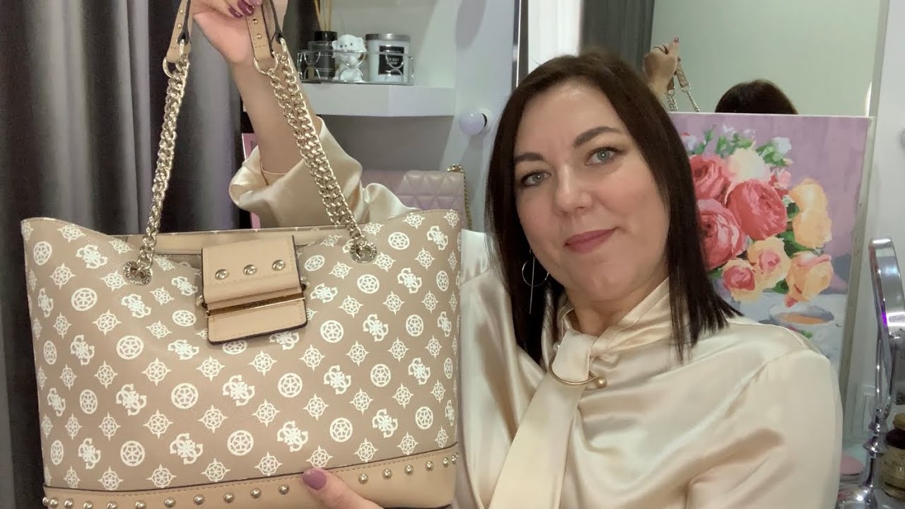 ASMR What's in my purse/ ЧТО В МОЕЙ СУМКЕ GUESS/ТИХИЙ ГОЛОС РЕЛАКС Таппинг Звук пластика Триггеры