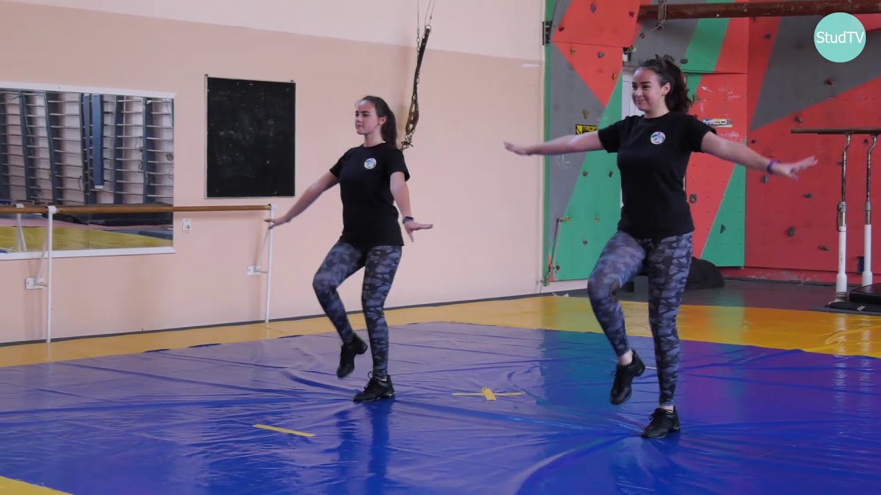 Ранкова руханка від студенток з ФФВС!