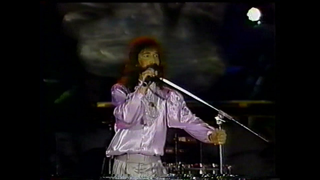 Tu Cárcel (Live Performance) - Los Bukis