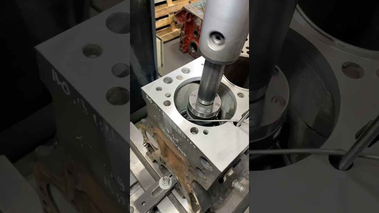 Немного о ремонте блока двигателя Cummins ISL 8.9 #cummins #гильзовка #ремонтдвигателя