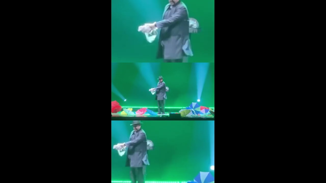 Spettacolo magia ombrelli short