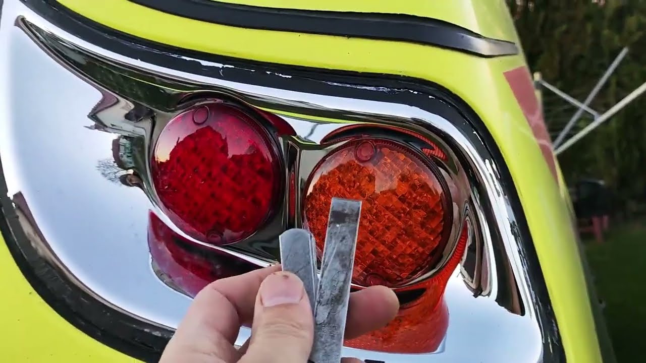Klosz tylnej lampy jak przykleić