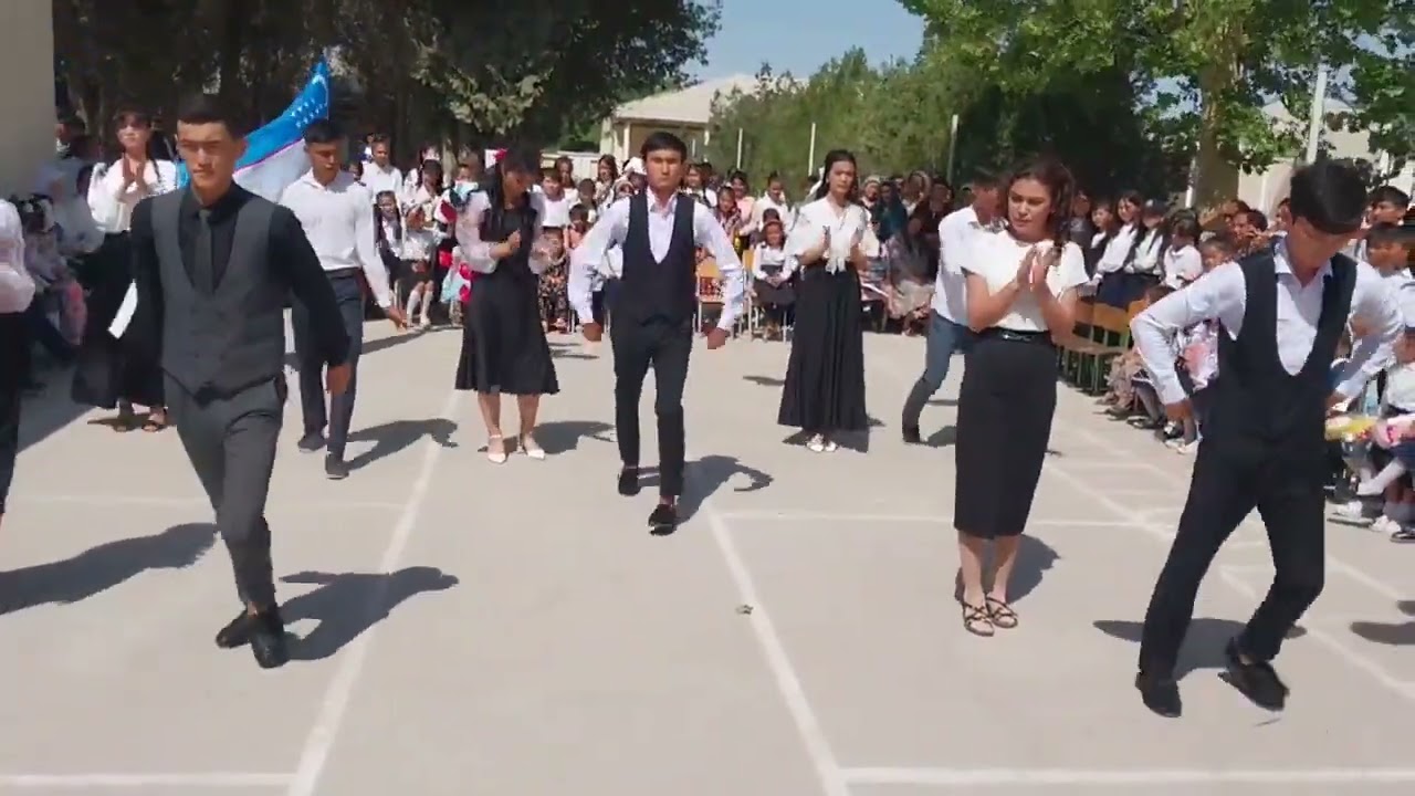 So`nggi qo`ng`iroqdagi raqs Muzrabot tumani 18-maktab 11 sinf o`quvchilarining Lezgenka raqsi