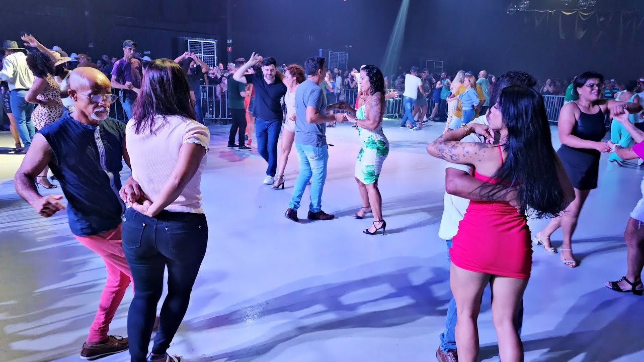 CHEGANDO E ROUBANDO A CENA - DAN&Ccedil;ANDO FORR&Oacute; NO BAIL&Atilde;O DO PROC&Oacute;PIO COWBOY (XOTE)