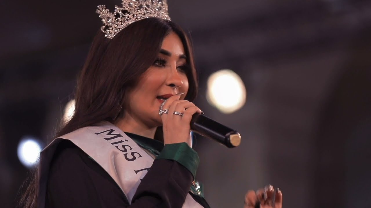 المتسابقات يقدمن مشاريعهم امام لجنه التحكيم في حفل ملكه جمال العرب 2021