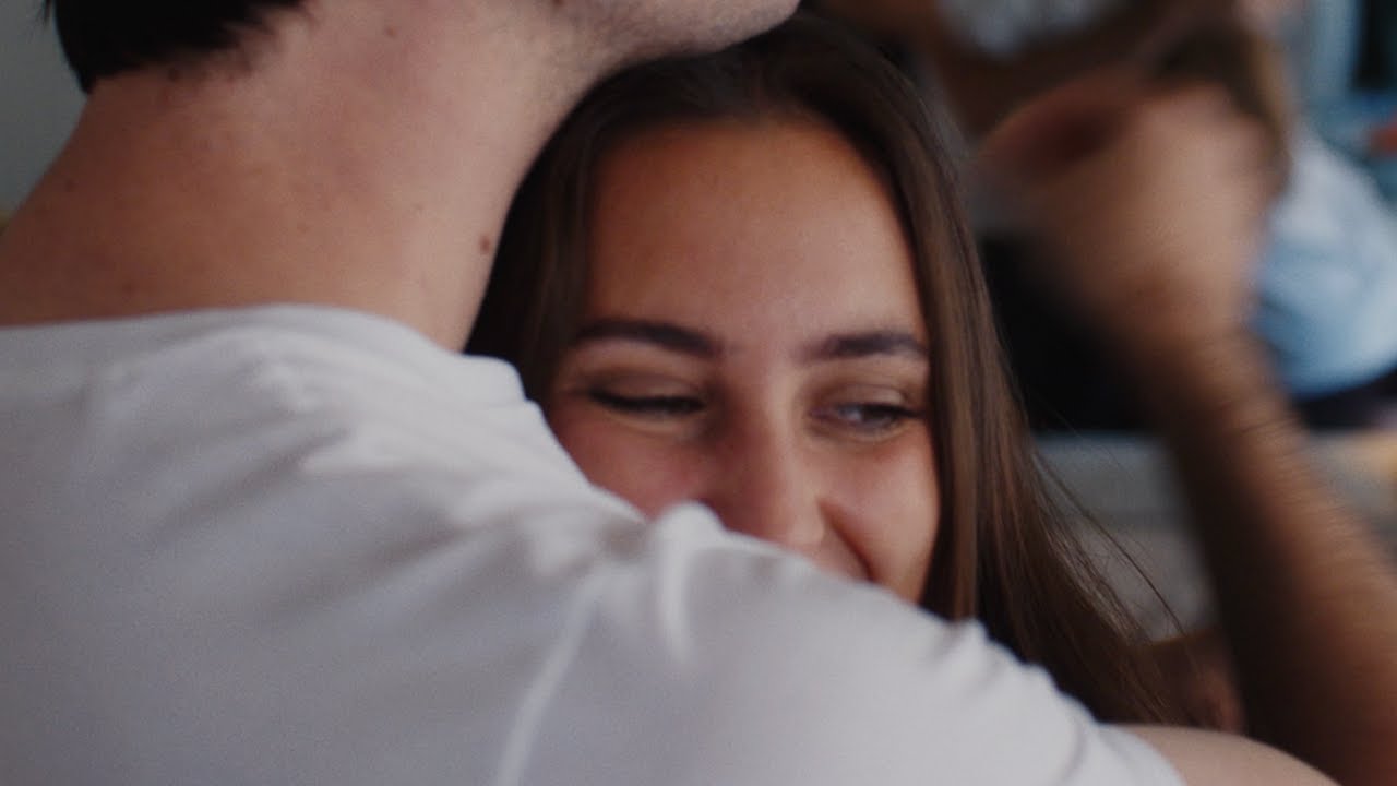 Félix Radu - Parler c'est déjà faire l'amour (Clip officiel)