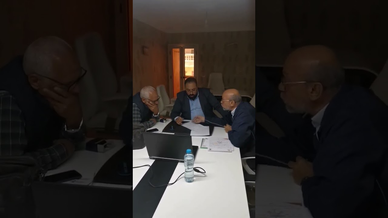 اجتماع م/طاهر السيد مدير عام شركة سيوة إيرث مع احد المستثمرين للمناقشة حول كيفية   التقنين..