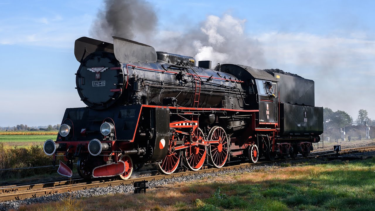Ol49-69 z pociągami w ramach Kiermaszu Kolejowego w Parowozowni Wolsztyn 2022.10.23