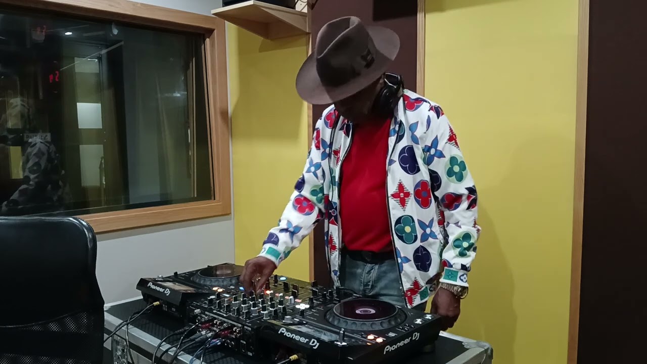 Deep Session at Mokopane Fm Mixed By Cigar Ross #24