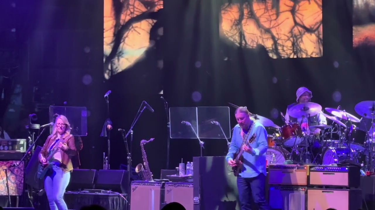 Tedeschi Trucks Band - Angel From Montgomery ~ Sugaree 3-13-26 Beacon Theater, Derek Playing Tiger